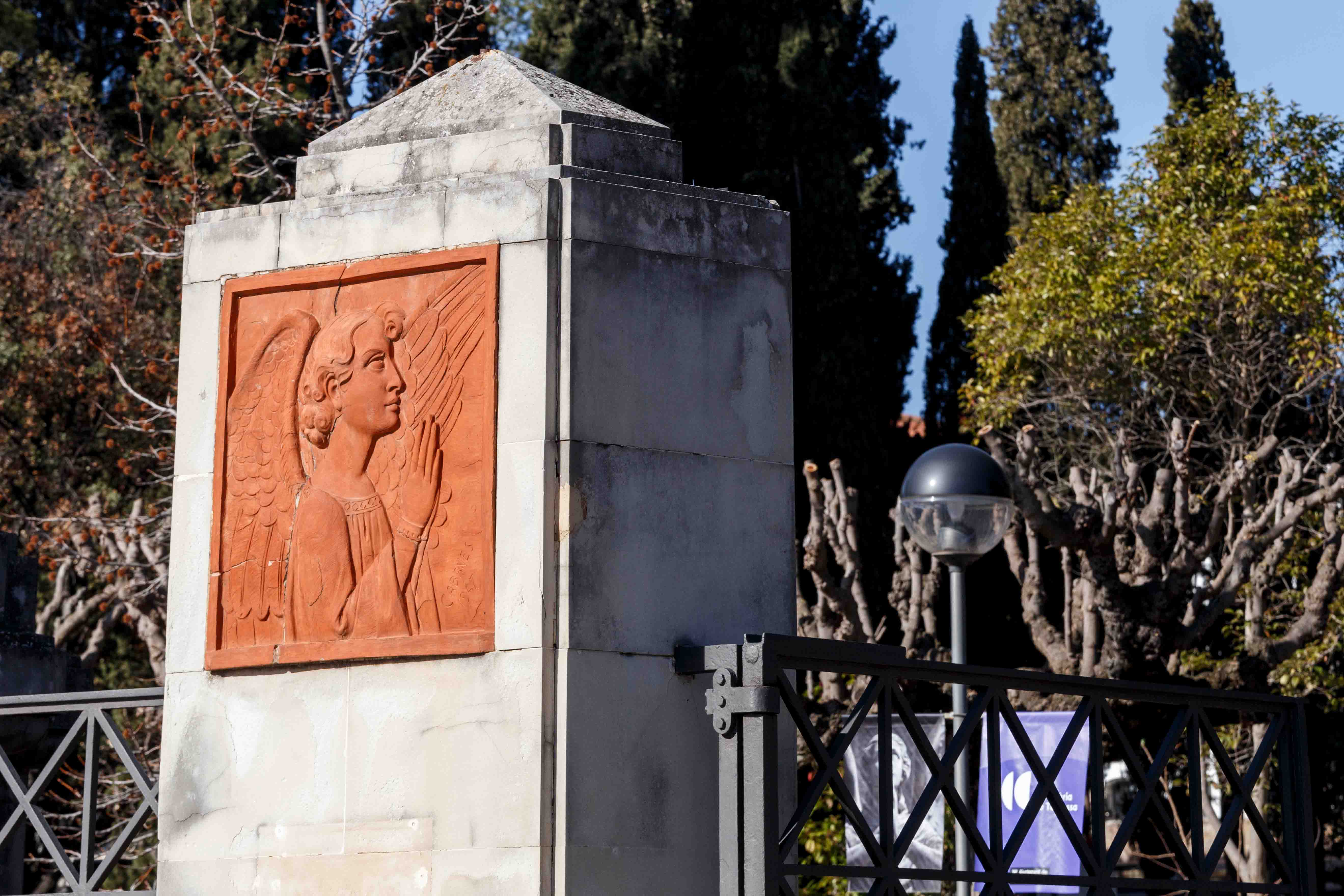 Porta del cementiri municipal