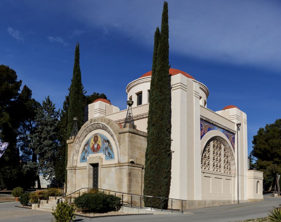 Façana del temple multiconfessional