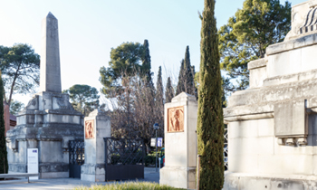 Fachada del cementerio municipal